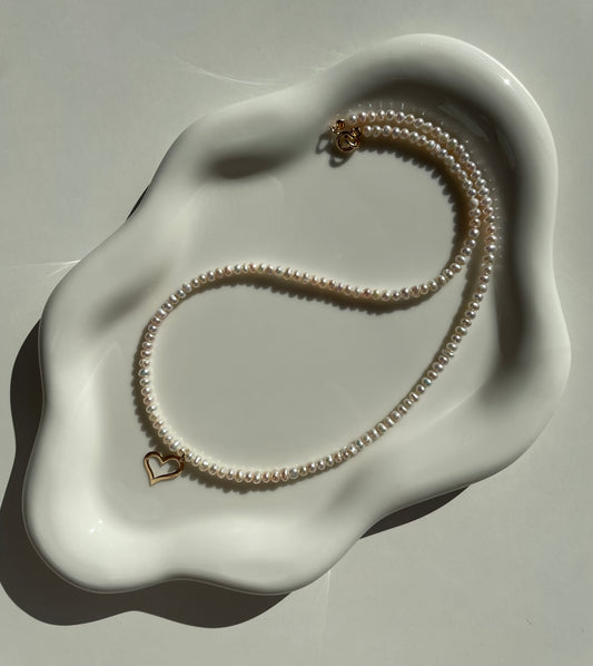 Colier cu perle de cultură si inimă din Aur 14K