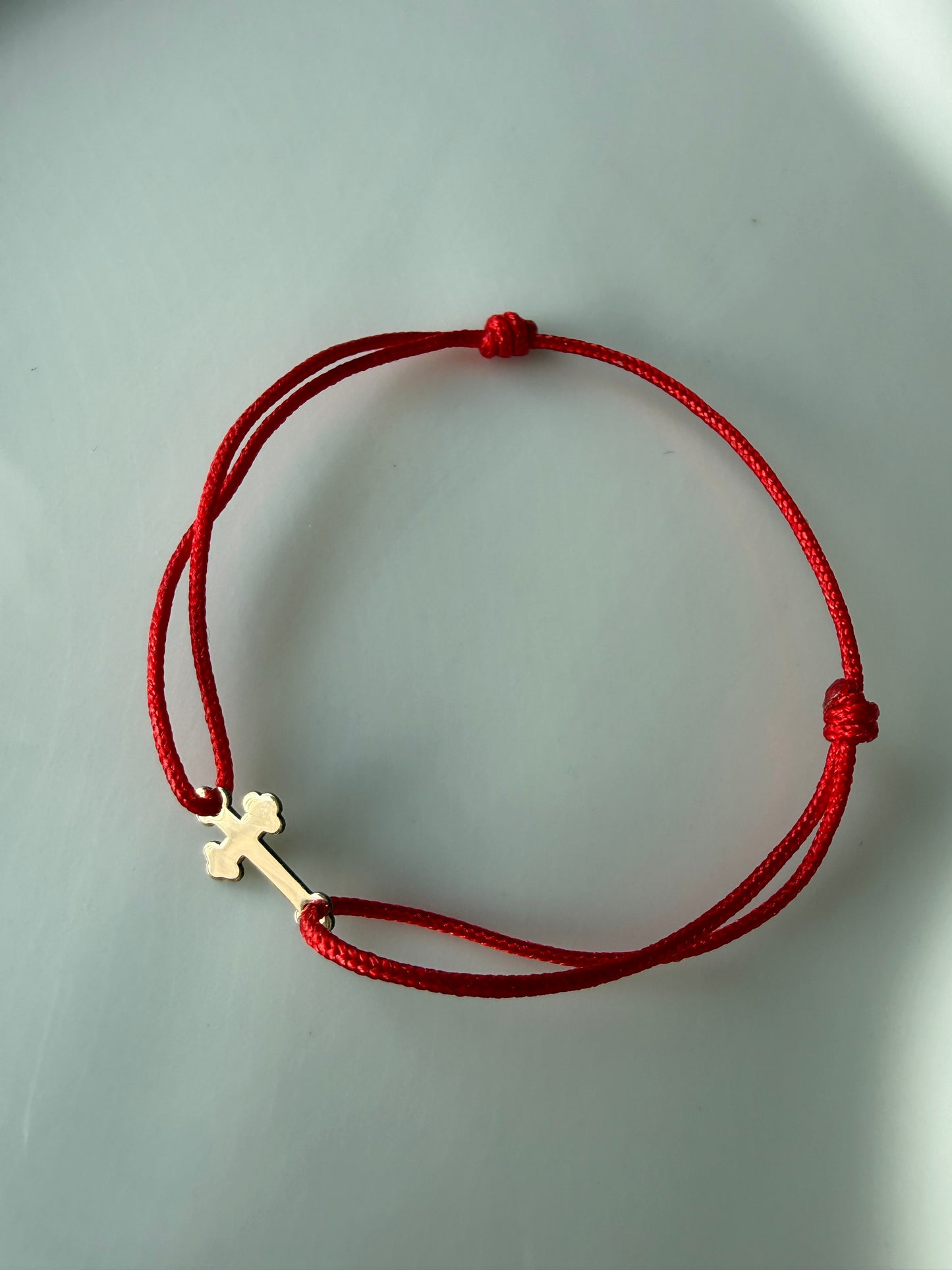 Bratara cu snur si cruciulita de aur 14k