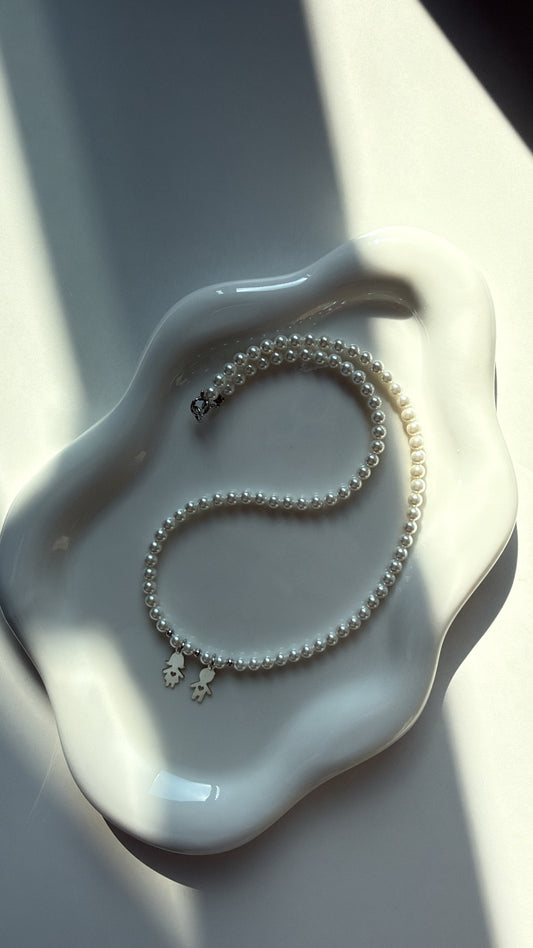 Colier cu perle si pandantiv fetita sau baiat cu inimioară din Argint 925