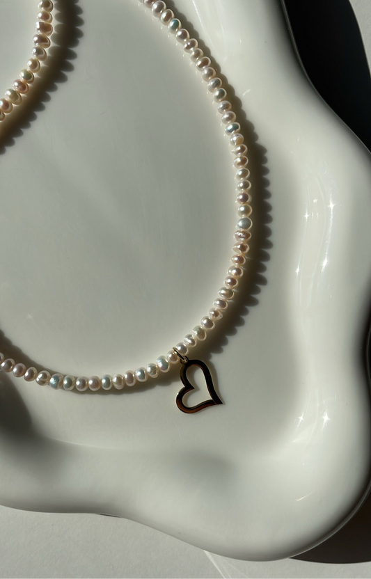 Colier cu perle de cultură si inimă din Aur 14K