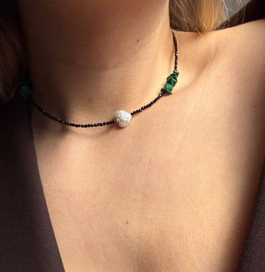 Colier din Argint 925 cu spinel negru fatetat, malachit natural si perlă de cultură baroc în formă de inimă