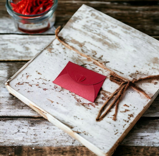 Bratara reglabila cu snur rosu, perla de cultura si biluta de aur 2.5mm