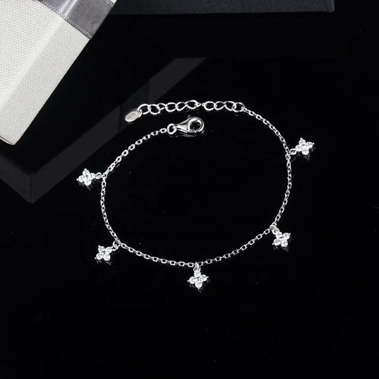 Bratara din argint 925 cu floricele mici Delicate Flower