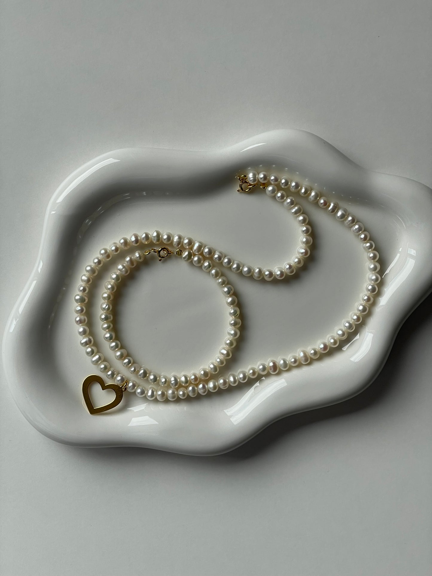 Colier Love Pearls cu perle naturale de cultură si pandativ inima din argint placat cu aur